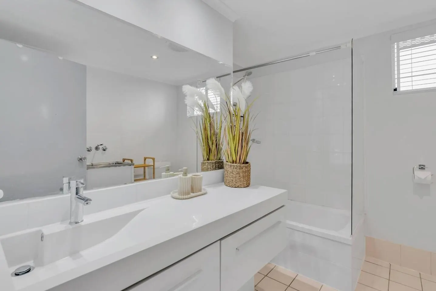 Leafy Solace - A Contemporary Cairns City Hideaway Austrália