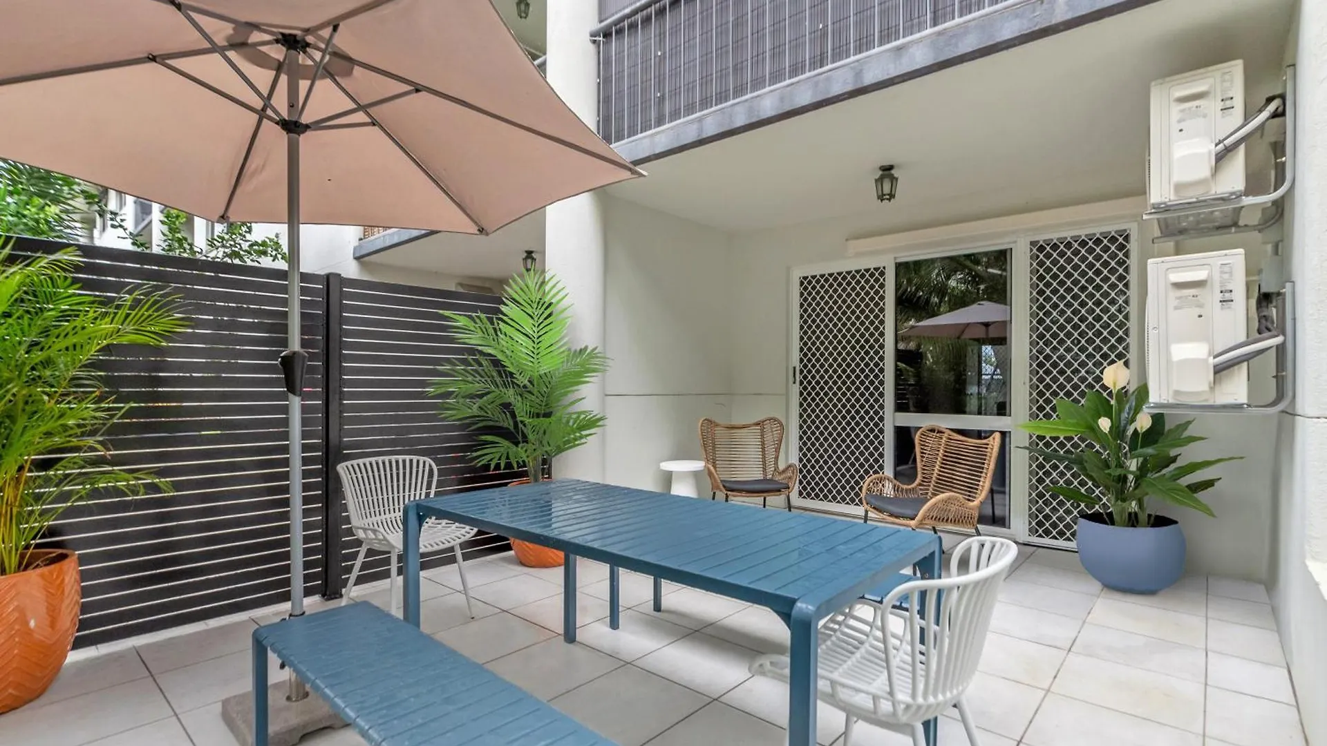 Leafy Solace - A Contemporary Cairns City Hideaway