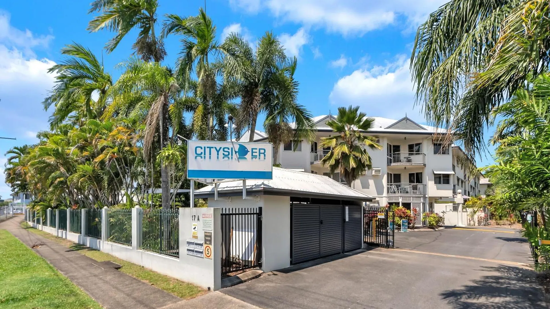 Apartamento Leafy Solace - A Contemporary Cairns City Hideaway